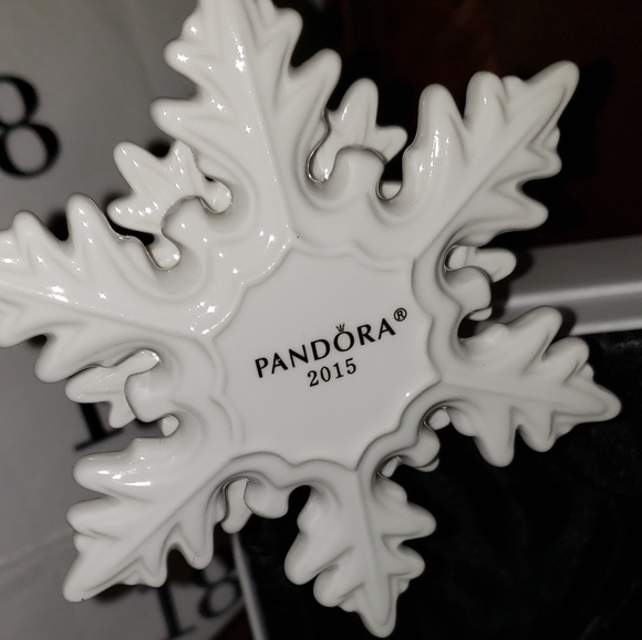 Pandora | Trio Snowflake ornament 3D porcelain - Picture 8 of 12
